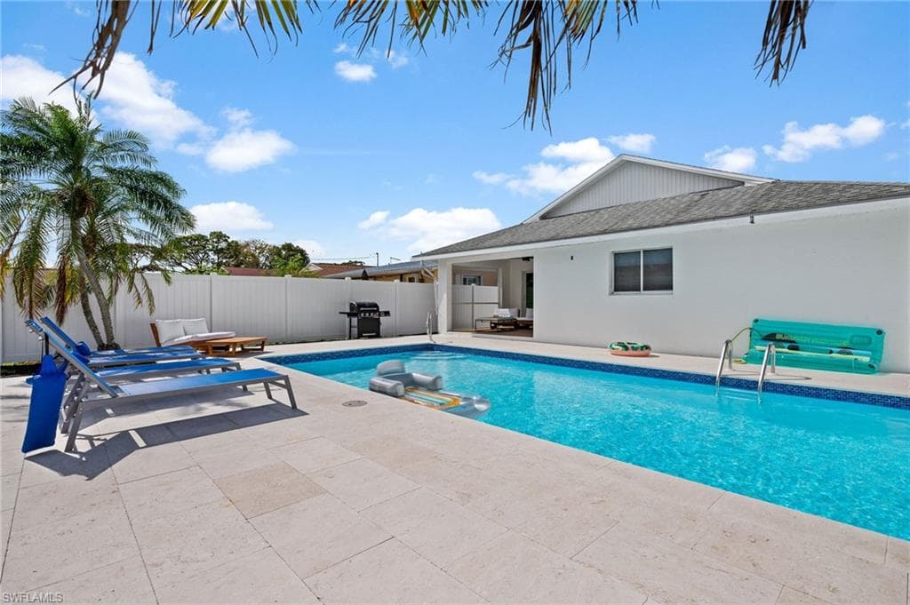 664 102nd Ave N, Naples, FL 34108-4