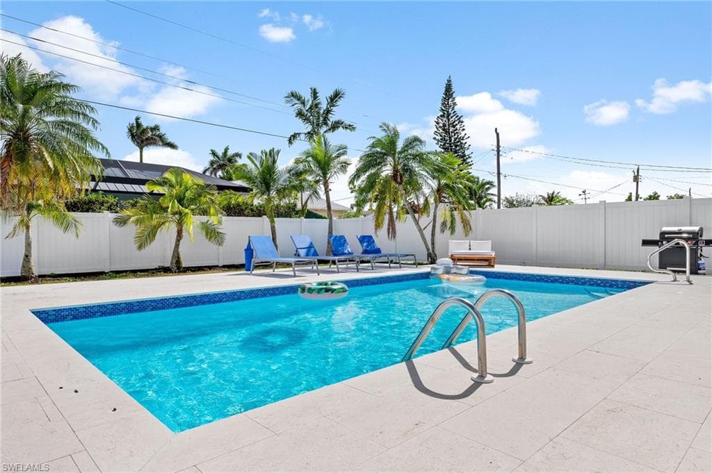 664 102nd Ave N, Naples, FL 34108-5