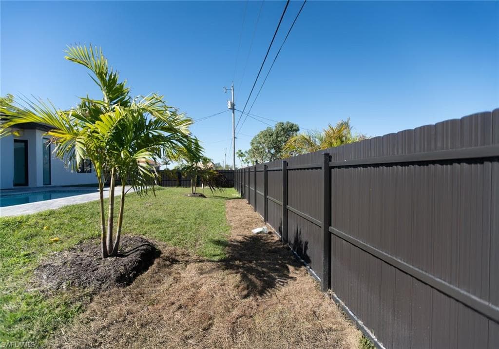 1817 17th St, Cape Coral, FL 33909-24