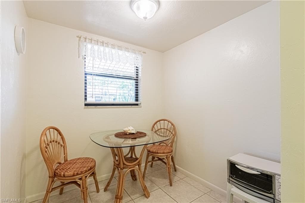 1733 Courtyard Way B205, Naples, FL 34112-19