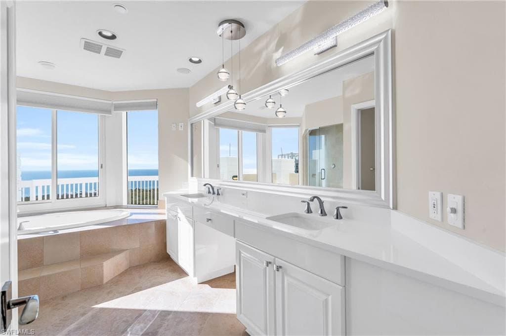 7117 Pelican Bay Blvd Ph-16, Naples, FL 34108-24