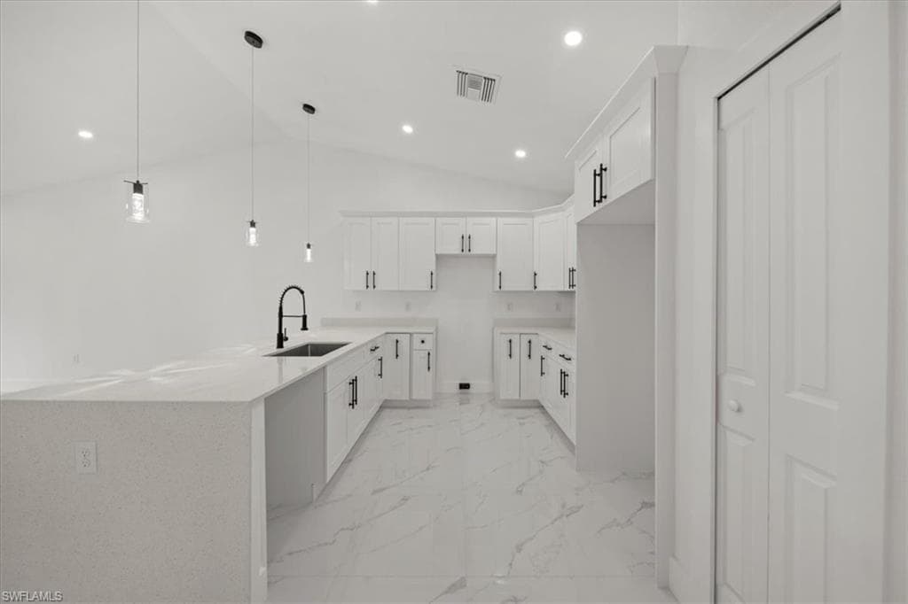 668/670 Chemstrand St E, Lehigh Acres, FL 33974-21