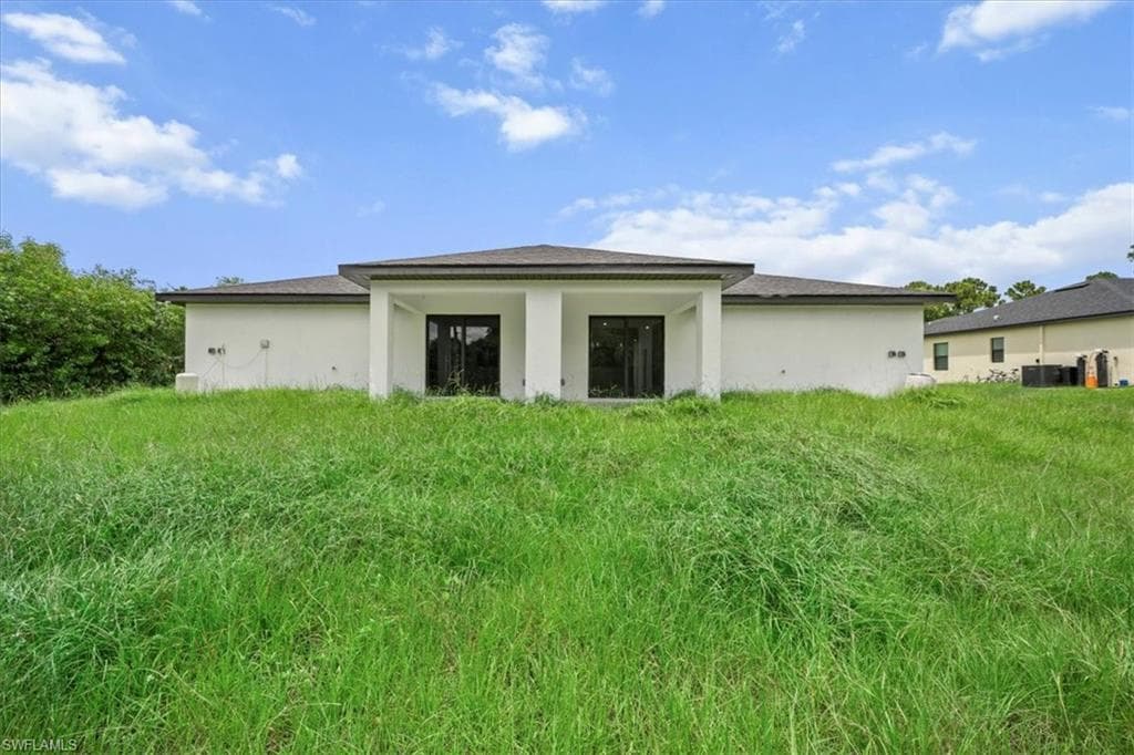 668/670 Chemstrand St E, Lehigh Acres, FL 33974-32