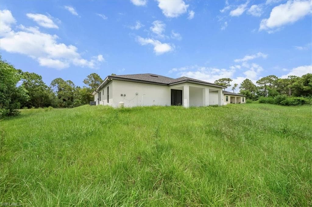668/670 Chemstrand St E, Lehigh Acres, FL 33974-34
