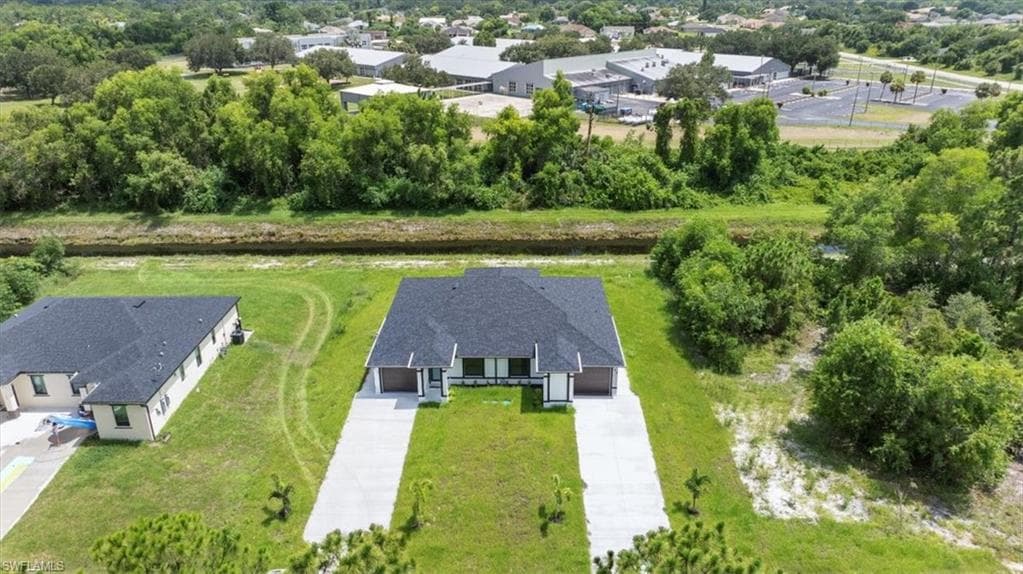 668/670 Chemstrand St E, Lehigh Acres, FL 33974-37