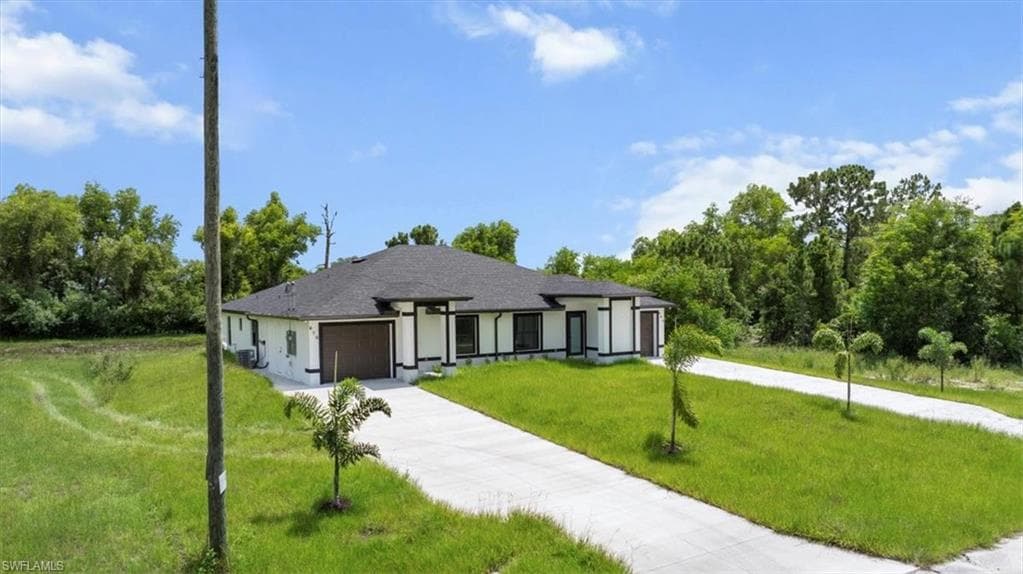 668/670 Chemstrand St E, Lehigh Acres, FL 33974-6