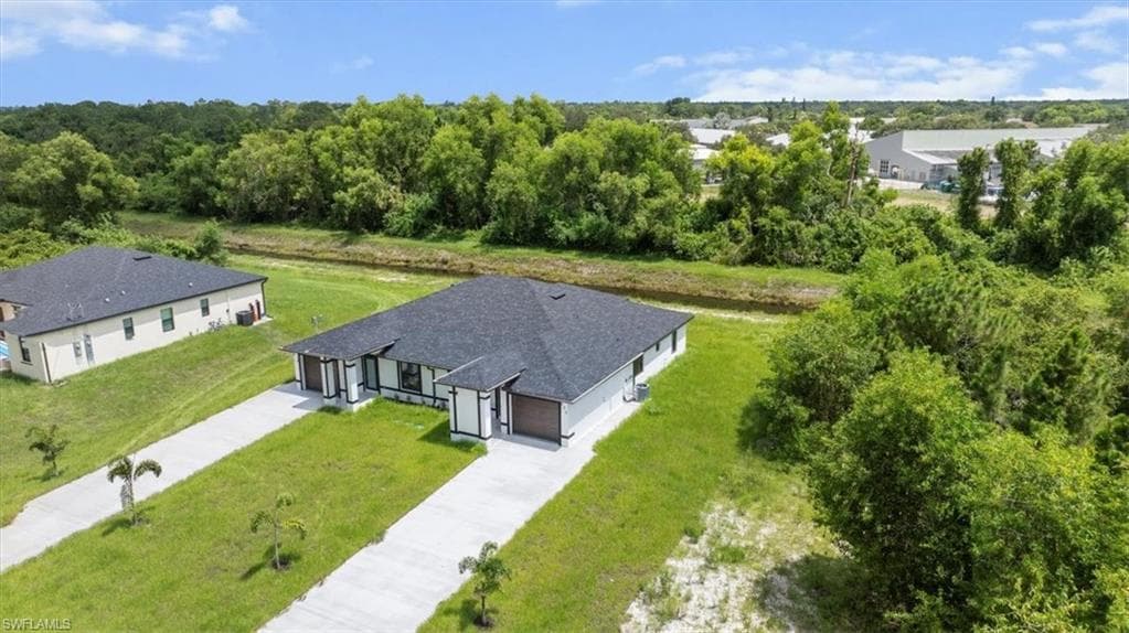 668/670 Chemstrand St E, Lehigh Acres, FL 33974-8