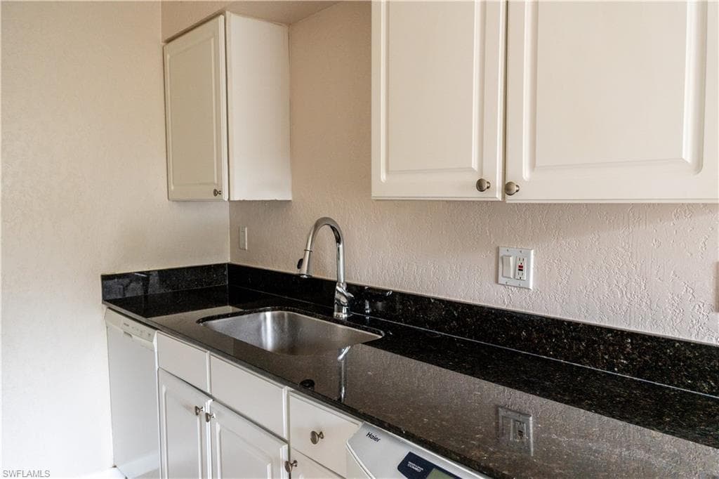 4627 Bayshore Dr I-4, Naples, FL 34112-9