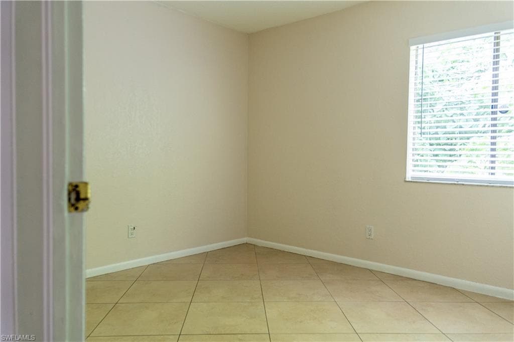 4627 Bayshore Dr I-4, Naples, FL 34112-12