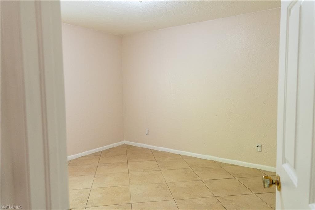 4627 Bayshore Dr I-4, Naples, FL 34112-14