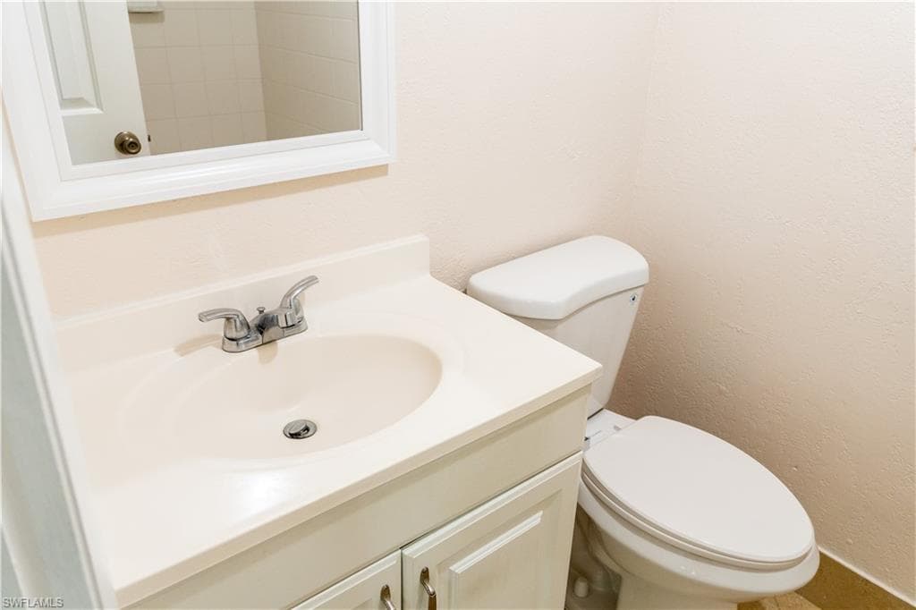 4627 Bayshore Dr I-4, Naples, FL 34112-15