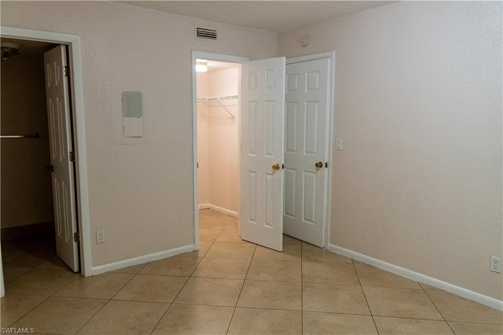 4627 Bayshore Dr I-4, Naples, FL 34112-17