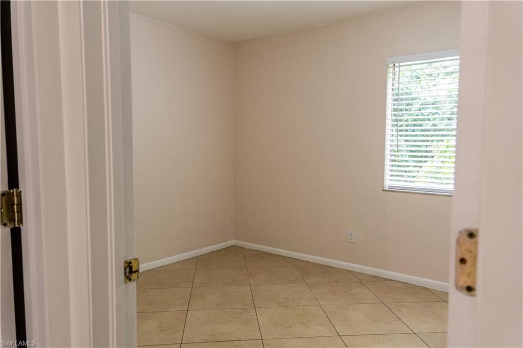 4627 Bayshore Dr I-4, Naples, FL 34112-18