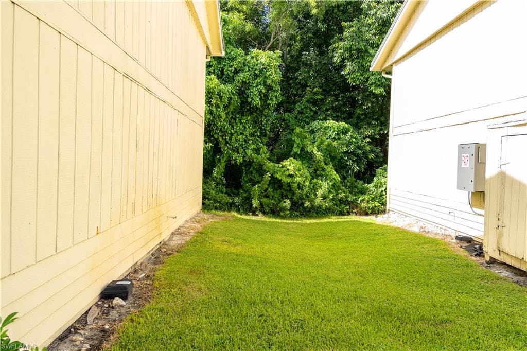 4627 Bayshore Dr I-4, Naples, FL 34112-19