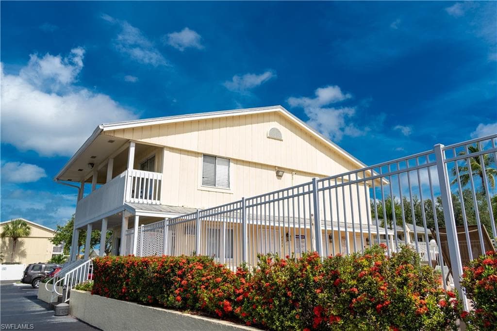 4627 Bayshore Dr I-4, Naples, FL 34112-20