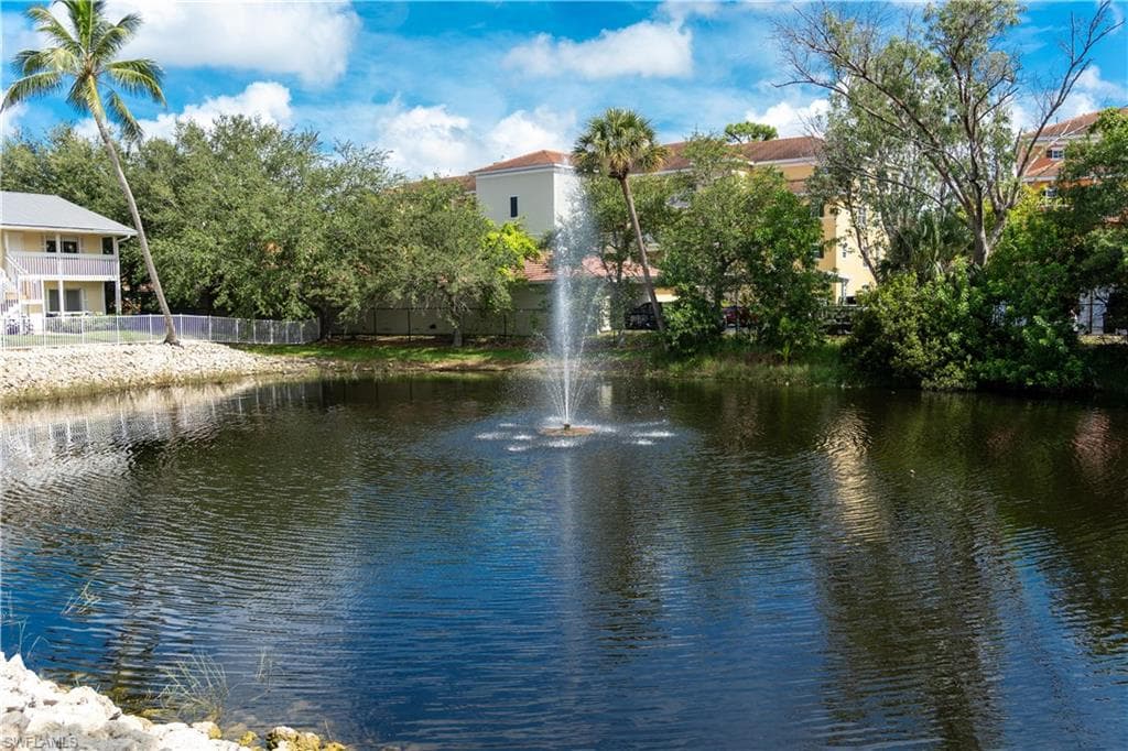 4627 Bayshore Dr I-4, Naples, FL 34112-23