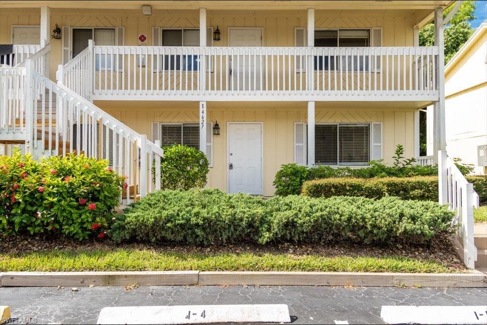 4627 Bayshore Dr I-4, Naples, FL 34112-2