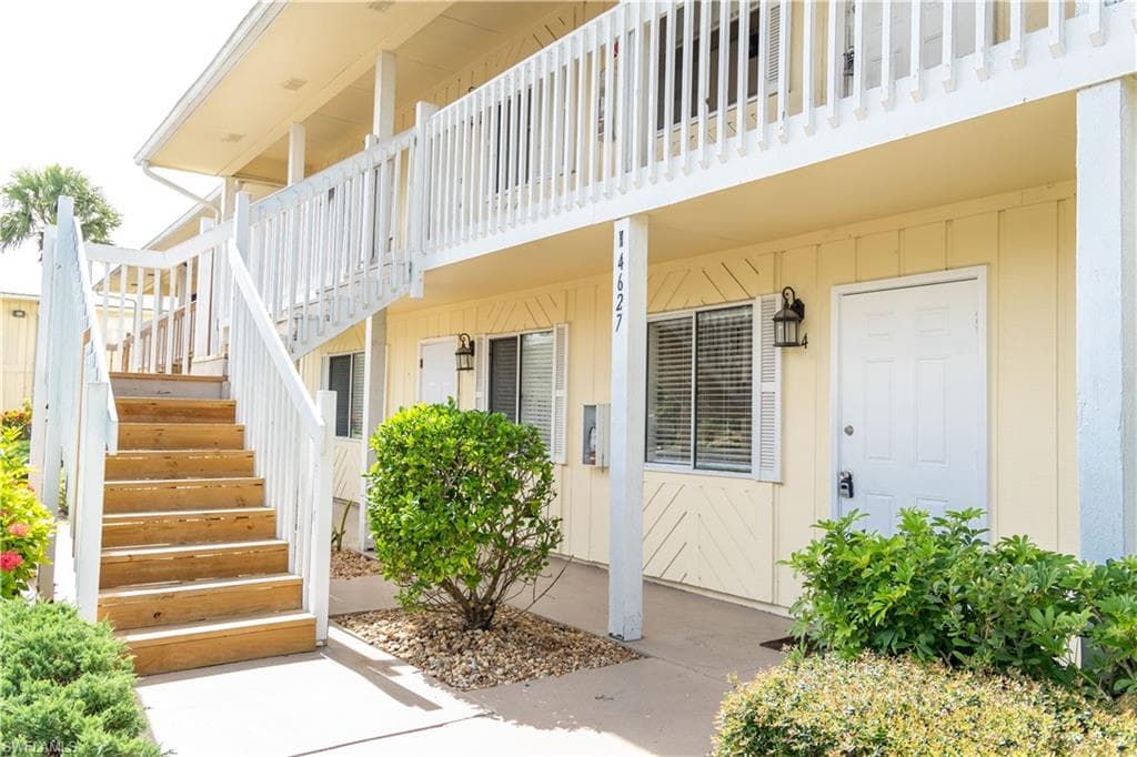 4627 Bayshore Dr I-4, Naples, FL 34112-3