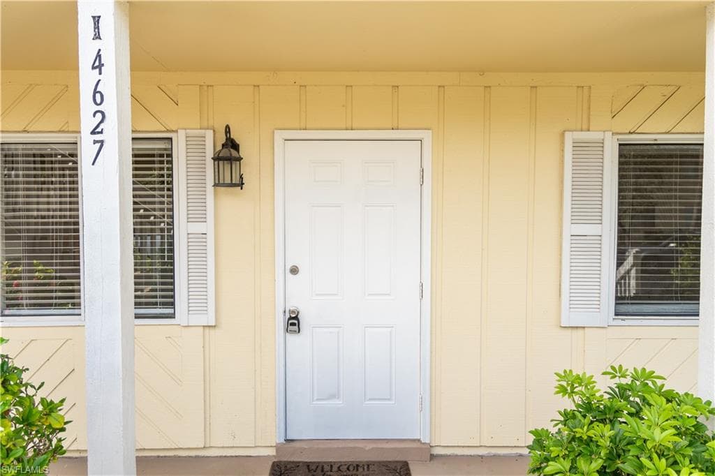 4627 Bayshore Dr I-4, Naples, FL 34112-4
