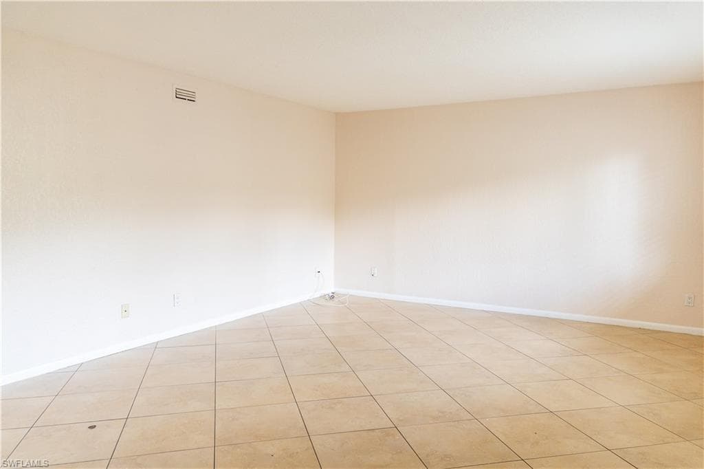 4627 Bayshore Dr I-4, Naples, FL 34112-5