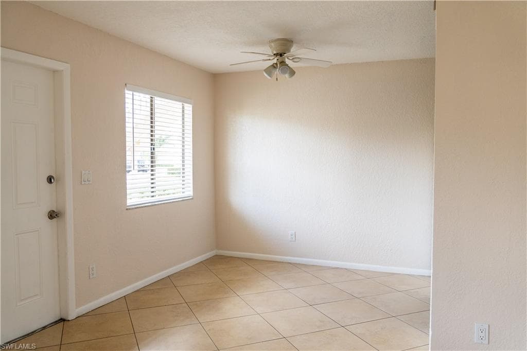 4627 Bayshore Dr I-4, Naples, FL 34112-7