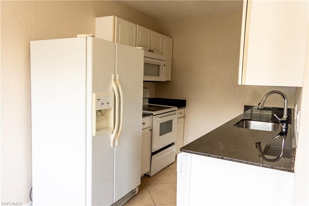 4627 Bayshore Dr I-4, Naples, FL 34112-8