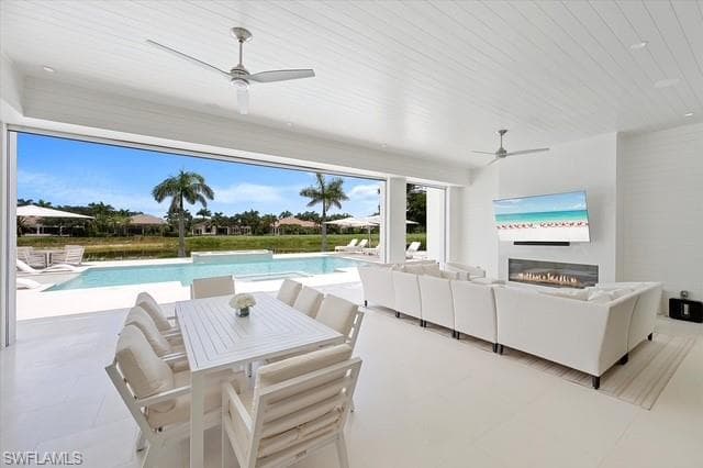 6285 Highcroft Dr, Naples, FL 34119-8