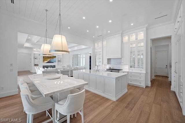 6285 Highcroft Dr, Naples, FL 34119-19