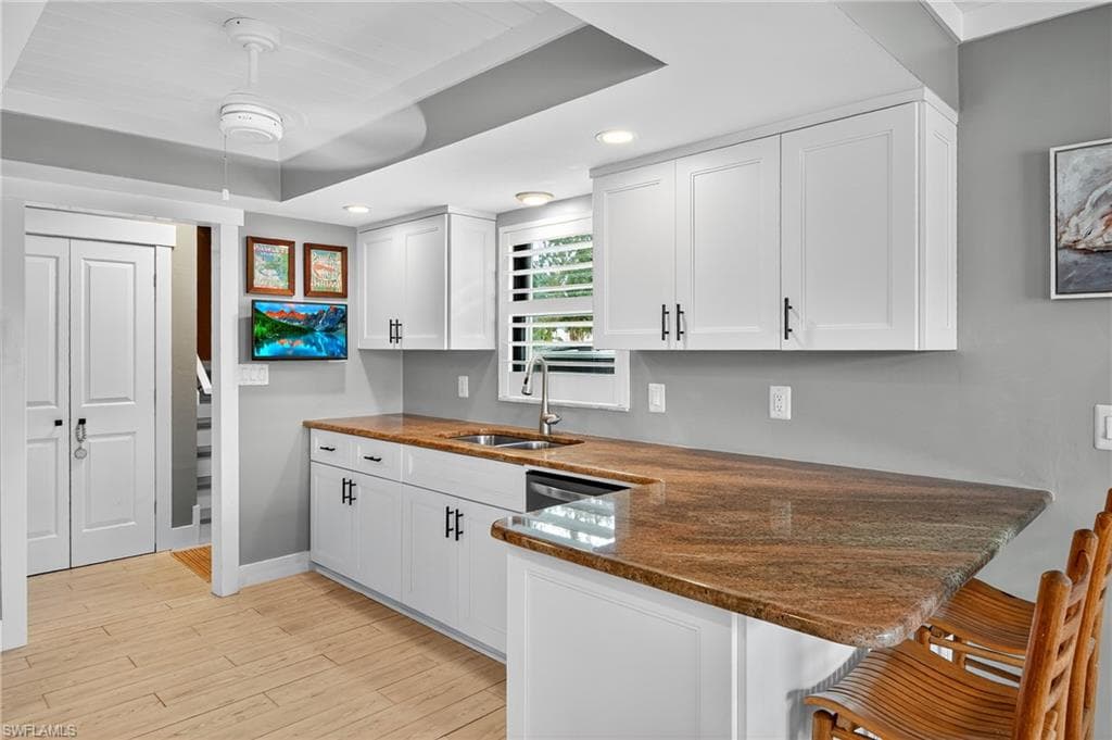 190 Tahiti Cir, Naples, FL 34113-11