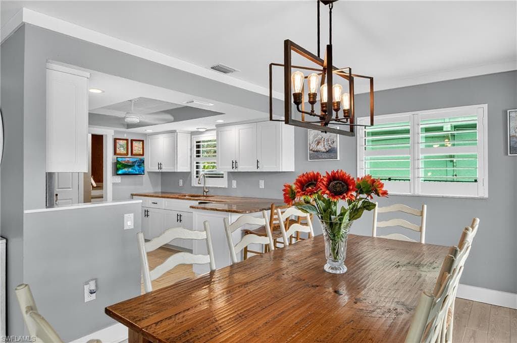 190 Tahiti Cir, Naples, FL 34113-12
