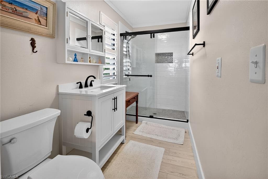 190 Tahiti Cir, Naples, FL 34113-18