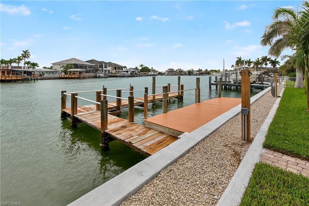 190 Tahiti Cir, Naples, FL 34113-22
