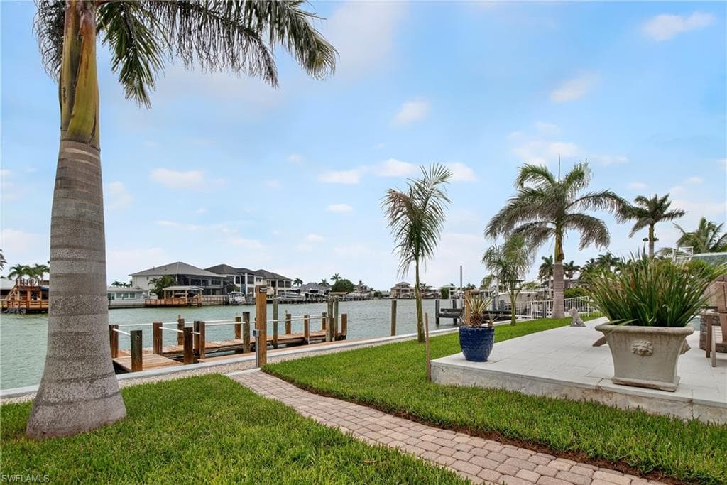 190 Tahiti Cir, Naples, FL 34113-24