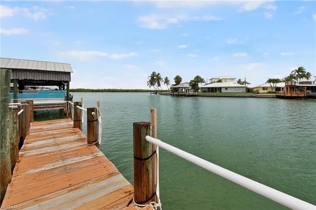 190 Tahiti Cir, Naples, FL 34113-26