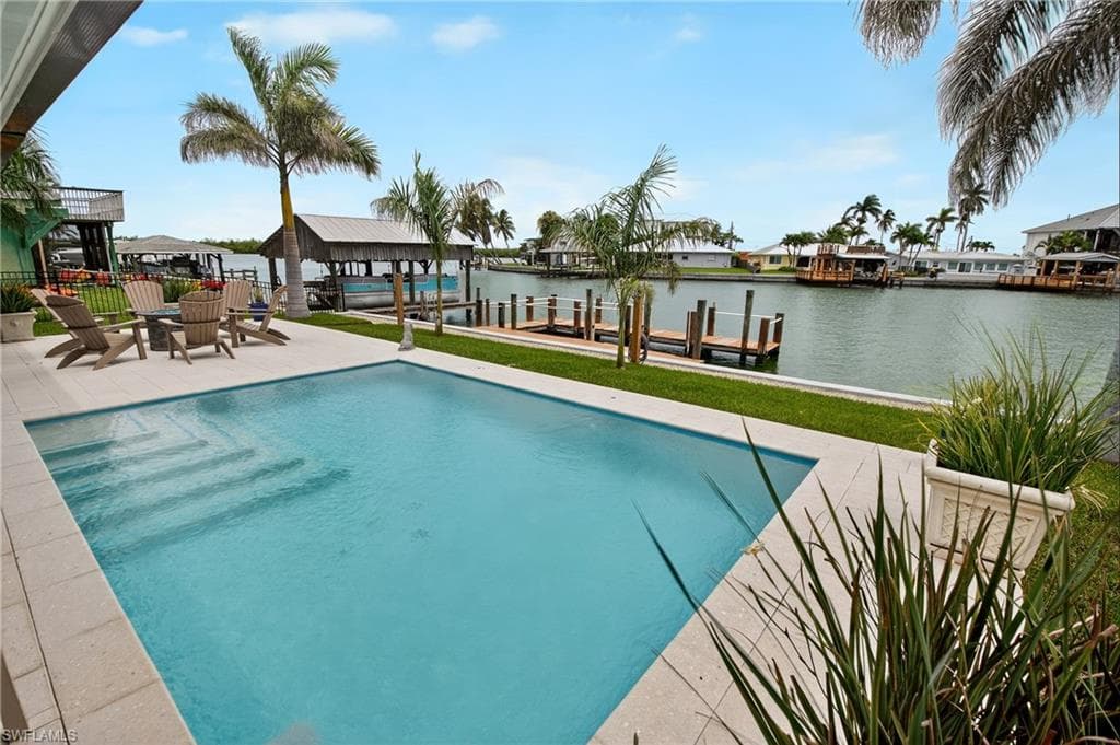 190 Tahiti Cir, Naples, FL 34113-2