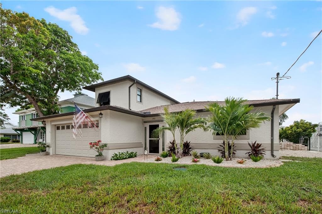 190 Tahiti Cir, Naples, FL 34113-3