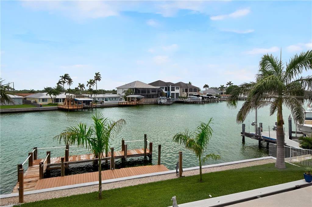 190 Tahiti Cir, Naples, FL 34113-5