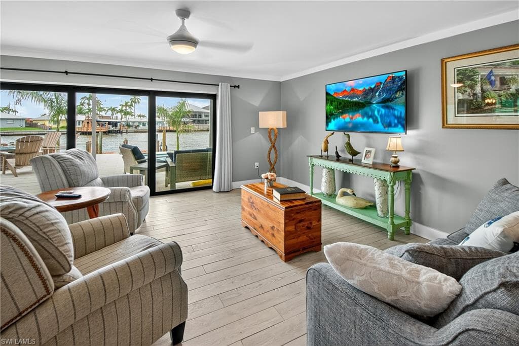 190 Tahiti Cir, Naples, FL 34113-7