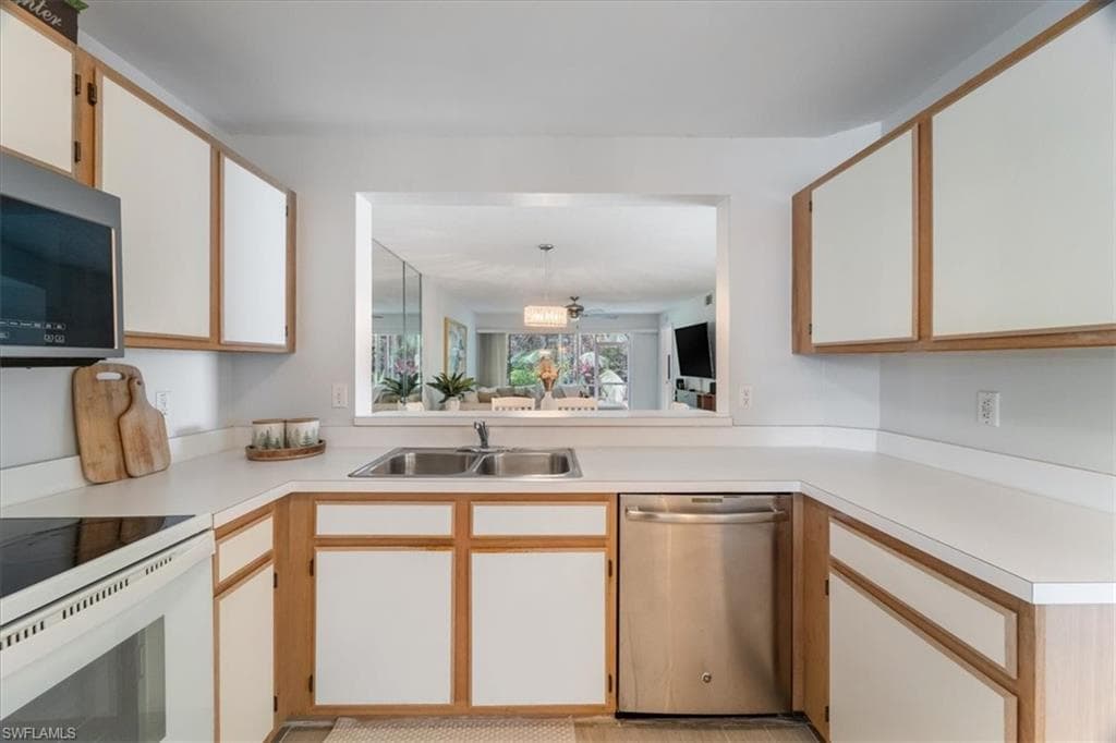 745 Landover Cir 104, Naples, FL 34104-5