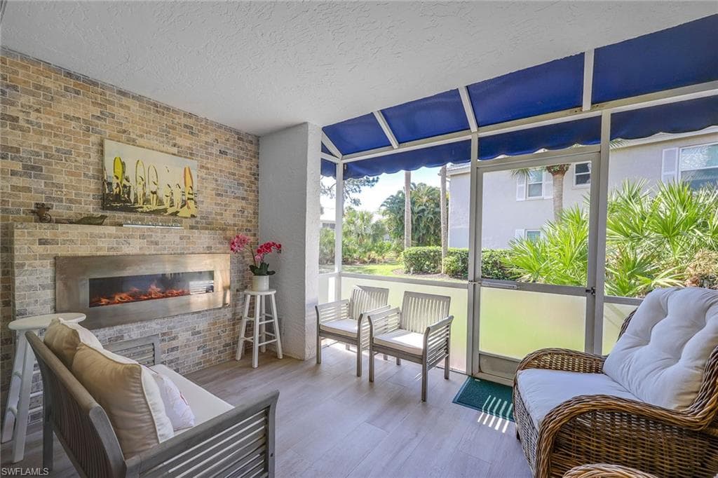 876 Gulf Pavilion Dr 105, Naples, FL 34108-10