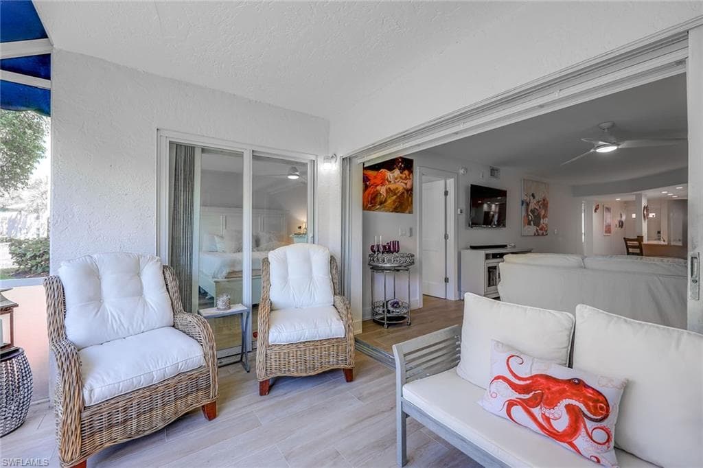 876 Gulf Pavilion Dr 105, Naples, FL 34108-21