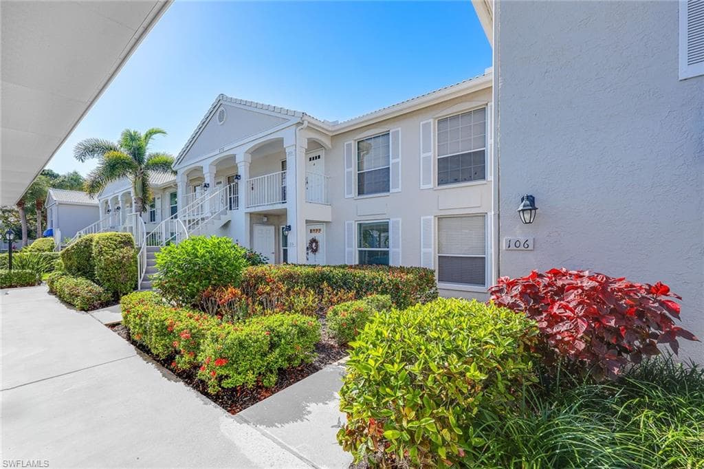 876 Gulf Pavilion Dr 105, Naples, FL 34108-24