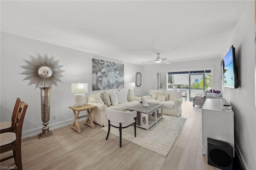 876 Gulf Pavilion Dr 105, Naples, FL 34108-3