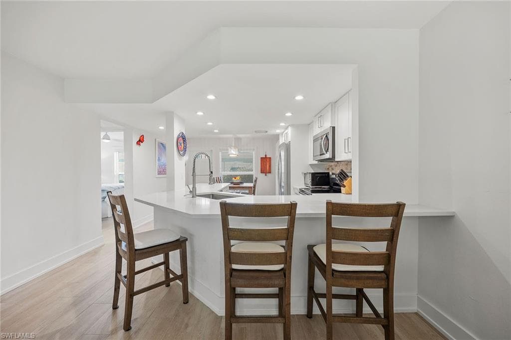 876 Gulf Pavilion Dr 105, Naples, FL 34108-7