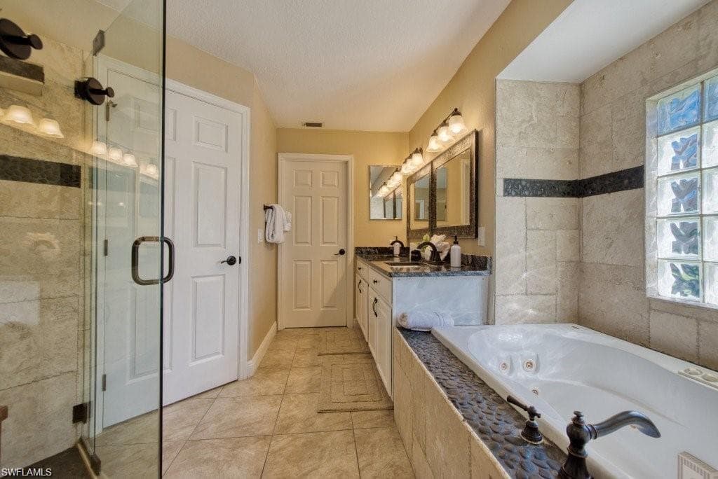 1807 48th Ln, Cape Coral, FL 33914-37