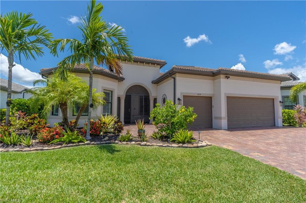 6839 Winding Cypress Dr, Naples, FL 34114-1