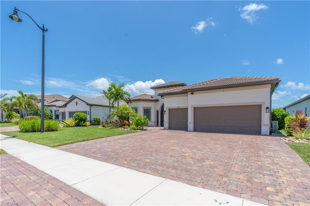 6839 Winding Cypress Dr, Naples, FL 34114-3