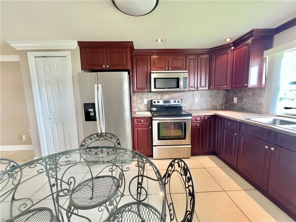 164 Cape Sable Dr, Naples, FL 34104-9