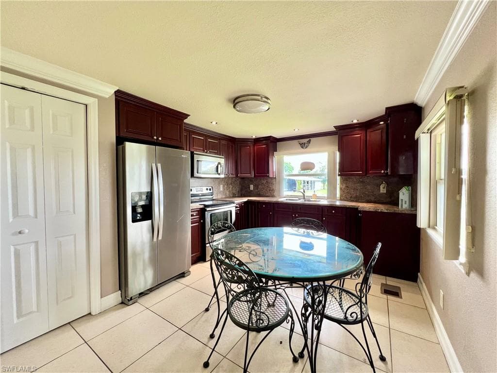 164 Cape Sable Dr, Naples, FL 34104-10