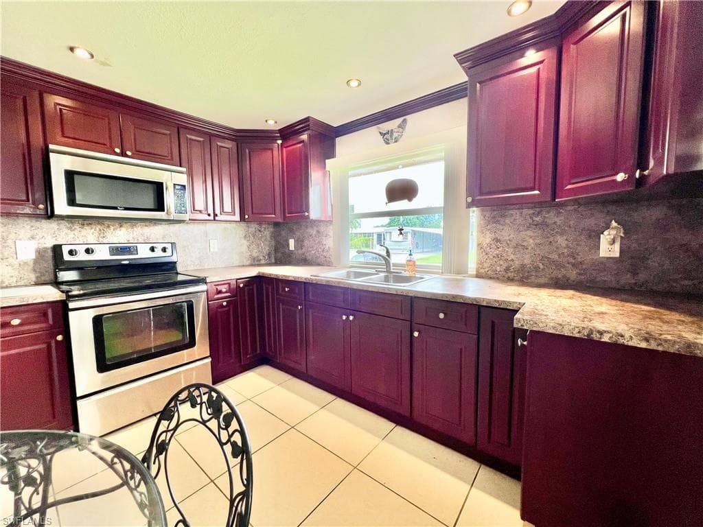164 Cape Sable Dr, Naples, FL 34104-8